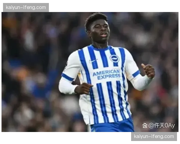 布莱顿前场逼抢强度提升，断球后快速推进形成射门机会